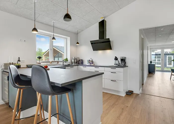 4 Bedroom Cozy In Rudkøbing * Spodsbjerg